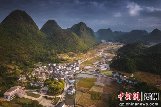 贵州省黔南布依族苗族自治州荔波县洪江村。唐哲 摄 贵州省黔南布依族苗族自治州荔波县洪江村。唐哲 摄