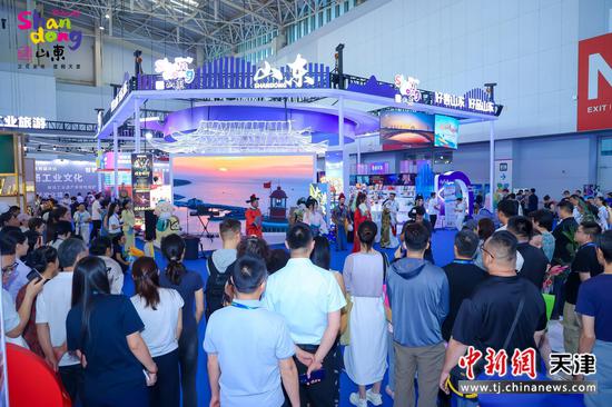 图为“好客山东 好品山东”展台现场。(主办方供图) 图为“好客山东 好品山东”展台现场。(主办方供图)