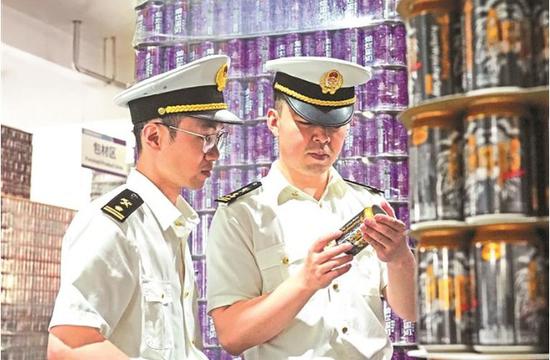 兴义海关对出口啤酒开展属地查验