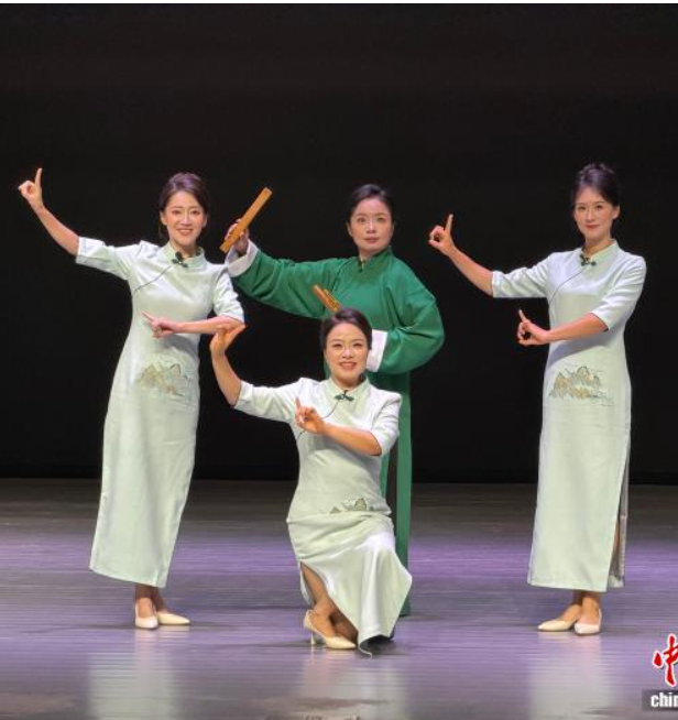 说唱曲艺“金钱板”：三块竹板话世事 一腔乡音传四方
