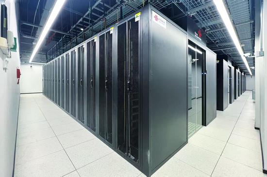 中国联通宁波5G创新中心算力机房。