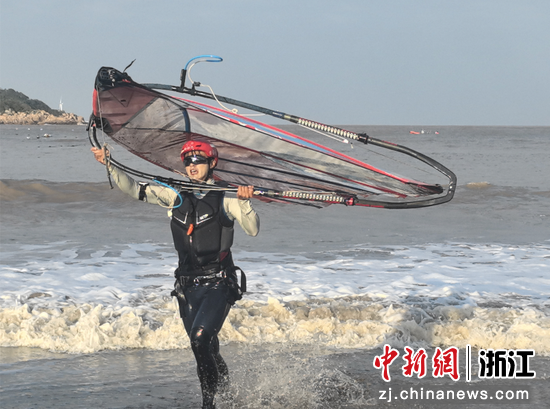 高擎帆翼踏浪归 作者供图 高擎帆翼踏浪归 作者供图