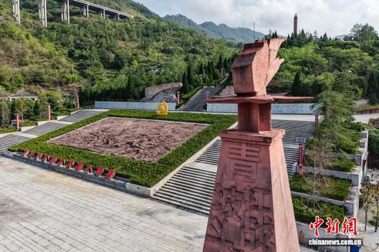 9月12日,航拍土城古镇内的青杠坡战斗遗址。(无人机照片)中新社记者 瞿宏伦 摄 9月12日,航拍土城古镇内的青杠坡战斗遗址。(无人机照片)中新社记者 瞿宏伦 摄