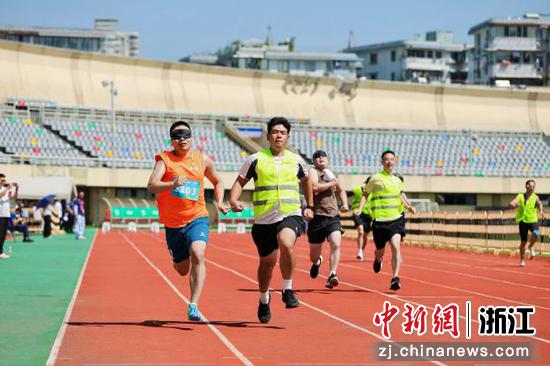 运动员在参加田径比赛。主办方供图
