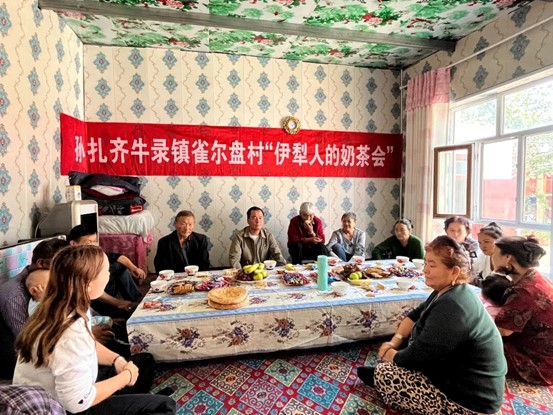 察布查尔县：品茶话家常 普法润人心