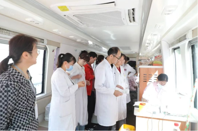 挽袖为生命续航！第一师医院开展无偿献血公益活动