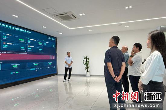 日前,中电建专家组一行人走访调度服务中心。柴珍莉 供图 日前,中电建专家组一行人走访调度服务中心。柴珍莉 供图