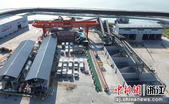  图为：航拍中铁七局杭嘉湖南排项目施工现场。中新社发 白稳超 供图