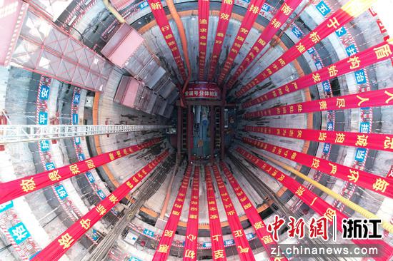  图为：航拍中铁七局杭嘉湖南排项目施工现场。中新社发 白稳超 供图