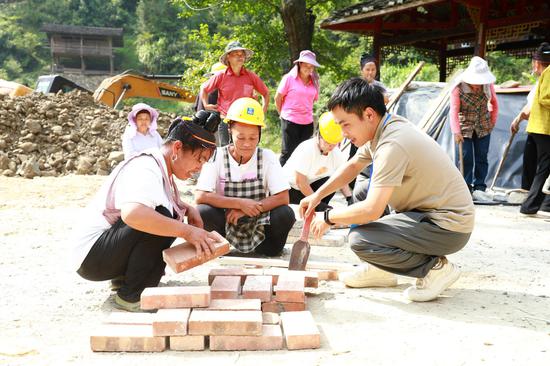 高定村技能培训现场。杨家孟 摄