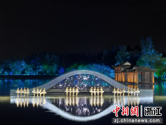 星河垂落天鹅舞 作者供图