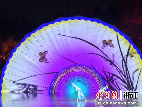 彩扇流光蝶影飞 作者供图