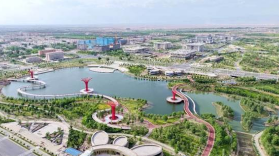 图为新疆生产建设兵团第十三师新星市航拍大景。