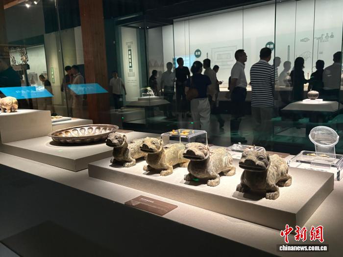 200余件/套大云山江都王陵出土文物亮相江西