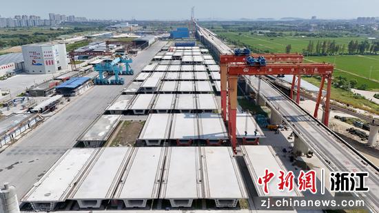 图为：海盐制梁场。（无人机照片）中新社发 白稳超 供图