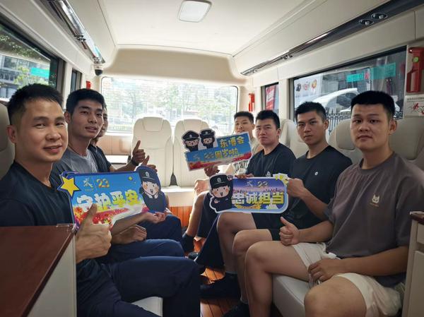 图为“工会流动驿站”前往圣展酒店、润华四季酒店、仙葫维也纳酒店3处驻勤酒店开展服务。广西工人报 供图 图为“工会流动驿站”前往圣展酒店、润华四季酒店、仙葫维也纳酒店3处驻勤酒店开展服务。广西工人报 供图