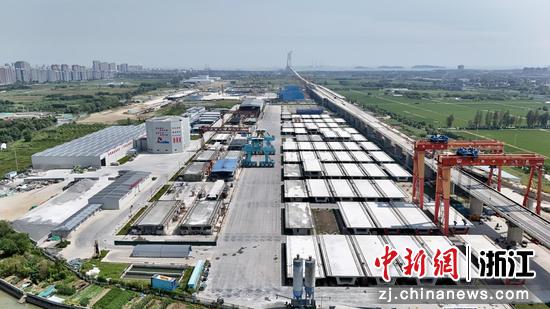 图为：海盐制梁场。（无人机照片）中新社发 白稳超 供图