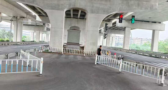 (图为上陶村改造后的路口) (图为上陶村改造后的路口)