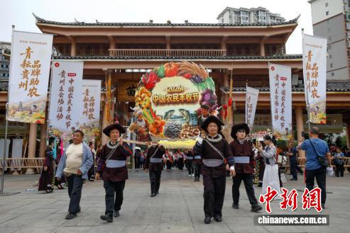 图为巡游队伍。台江县融媒体中心供图