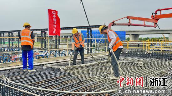 图为：预制现场。中新社发 白稳超 供图
