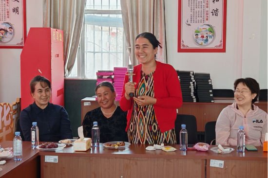 村民代表发言围绕乡村发展谈感受。赵新婷/摄