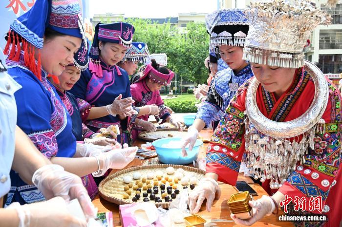 广西罗城：各族邻里庆中秋