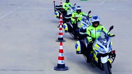 新疆乌恰：淬火强能！直击交警铁骑训练现场