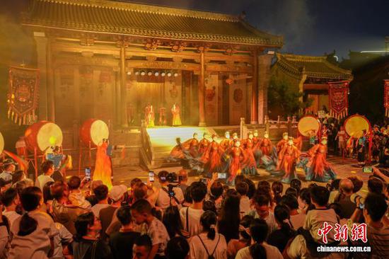 图为演员正在表演。申逸恺 摄