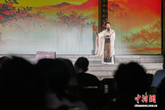 图为戏曲演员正在表演。 董婧珣 摄