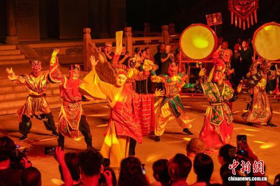 图为演员正在表演。申逸恺 摄
