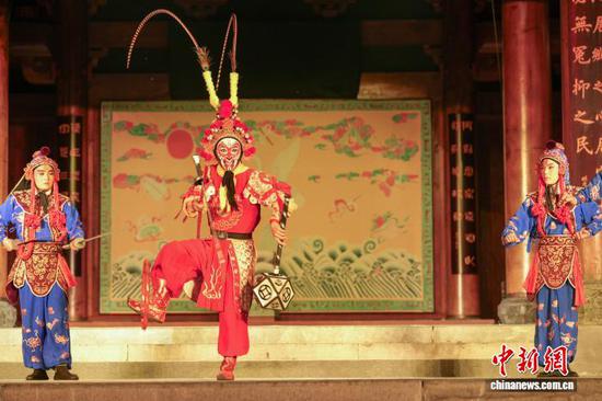 图为戏曲演员正在表演。 董婧珣 摄