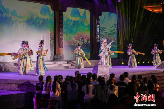 图为戏曲演员正在表演。申逸恺 摄