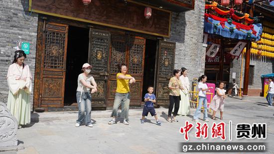 游客参与游戏 游客参与游戏