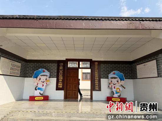 杨茜摄