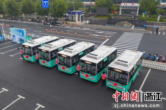 杭州全新的“约公交”车辆上线。&nbsp;杭州公交集团&nbsp;供图