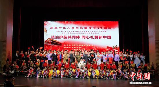9月28日，庆祝中华人民共和国成立77周年暨“津石榴”第三届天津市铸牢中华民族共同体意识文艺展演在天津市民族文化宫上演。天津市民族和宗教事务委员会 供图