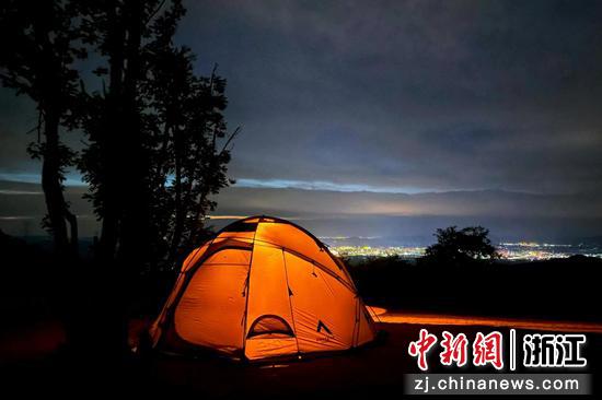浙江省安吉县鄣吴镇夜空景观。安吉县委宣传部供图