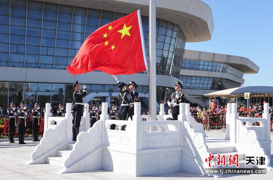 图为升旗仪式现场。（天机边检总站供图）