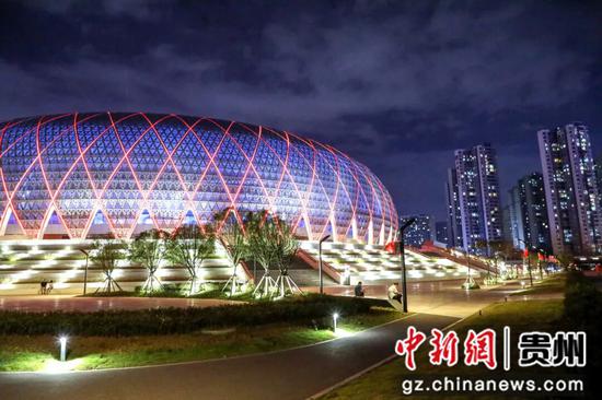 “星耀奥体 共庆华诞”主题灯光秀。&nbsp;张婷