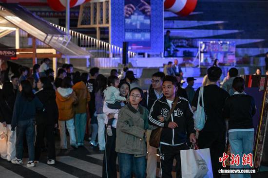 国庆假期贵阳文化创意街区夜间旅游人气旺