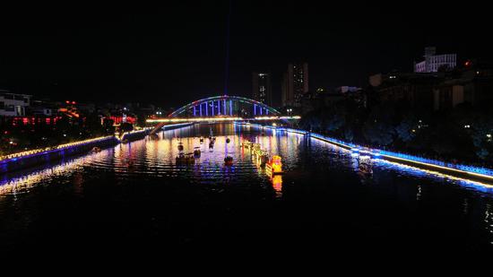 水上诗会现场。吴剑摄 水上诗会现场。吴剑摄