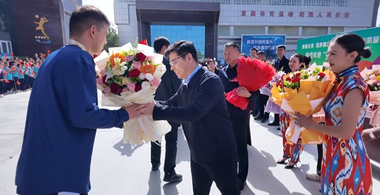 千里征战获佳绩 叶城热烈欢迎村BA代表队回家
