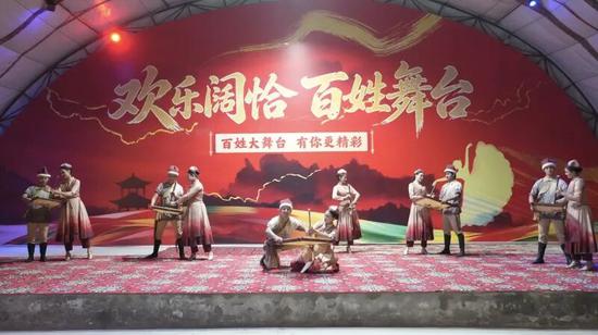 “美丽家乡·一眼和田”2026和田地区主题文艺会演演出现场。 贾广竑 摄