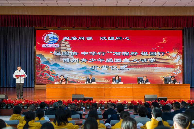 带队教师发言。吴佳景 摄 带队教师发言。吴佳景 摄
