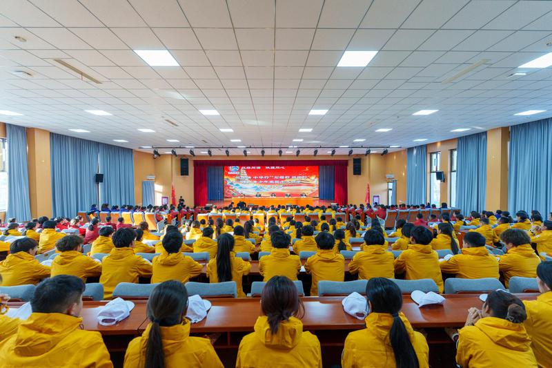 “祖国情·中华行”“石榴籽·祖国行”博州青少年学生爱国主义研学开营仪式现场 吴佳景 摄 “祖国情·中华行”“石榴籽·祖国行”博州青少年学生爱国主义研学开营仪式现场 吴佳景 摄