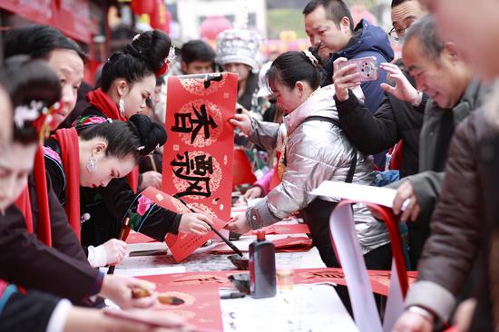台盘村“贵州村晚”现场举办台江县丙午马年“万福迎春”文明实践活动。