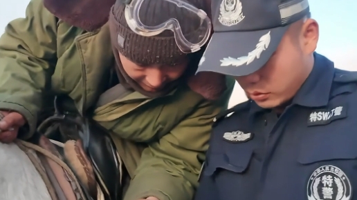 新疆塔城：民警用无人机助力牧民找回走失羊群