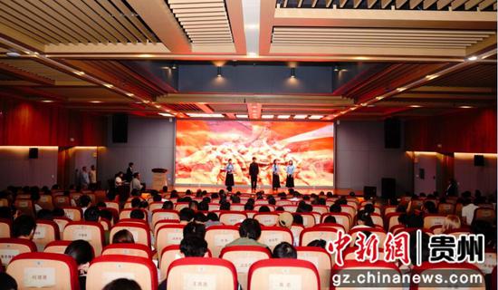 现场文艺演出。