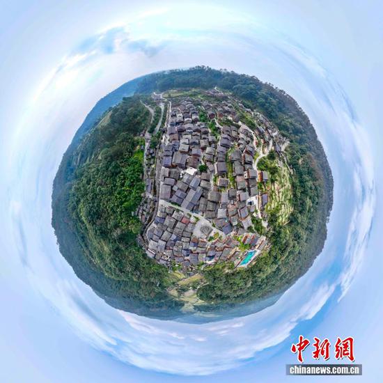 图为贵州省从江县高增乡占里侗寨景观。（无人机合成照片）吴德军 摄