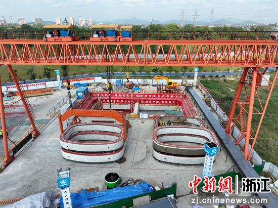 图为：航拍施工现场。（无人机照片）中新社发 王千千 供图